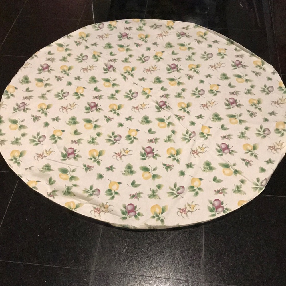GUC vintage circle cloth tablecloth